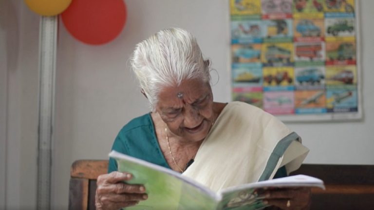 Ινδία: Έμαθε να διαβάζει σε ηλικία 104 ετών