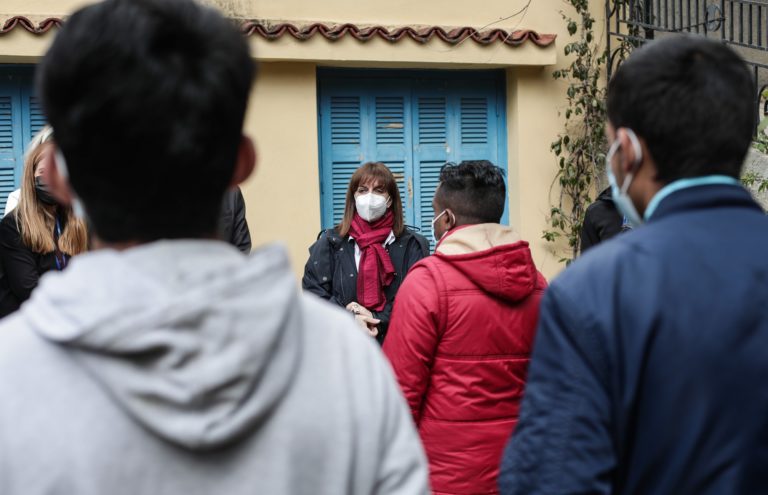 Επίσκεψη της ΠτΔ σε δομή φιλοξενίας ασυνόδευτων ανηλίκων στο Χαλάνδρι (video)