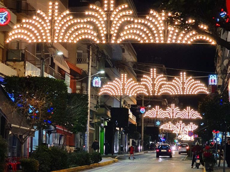Δήμος Βέροιας: Γιορτινή λάμψη από τον χριστουγεννιάτικο στολισμό της πόλης