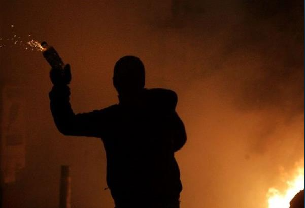 Θεσσαλονίκη: Επίθεση με βόμβες μολότοφ σε σύνδεσμο του ΠΑΟΚ