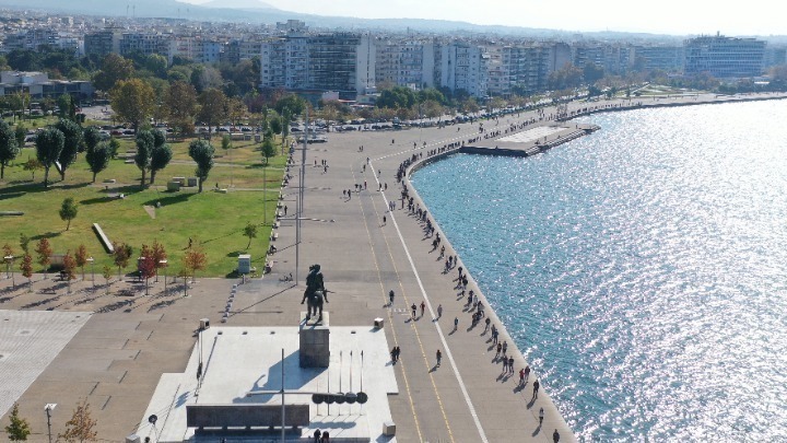 Θεσσαλονίκη: Μείωση στο ιικό φορτίο πρώτη φορά ύστερα από τρεις εβδομάδες