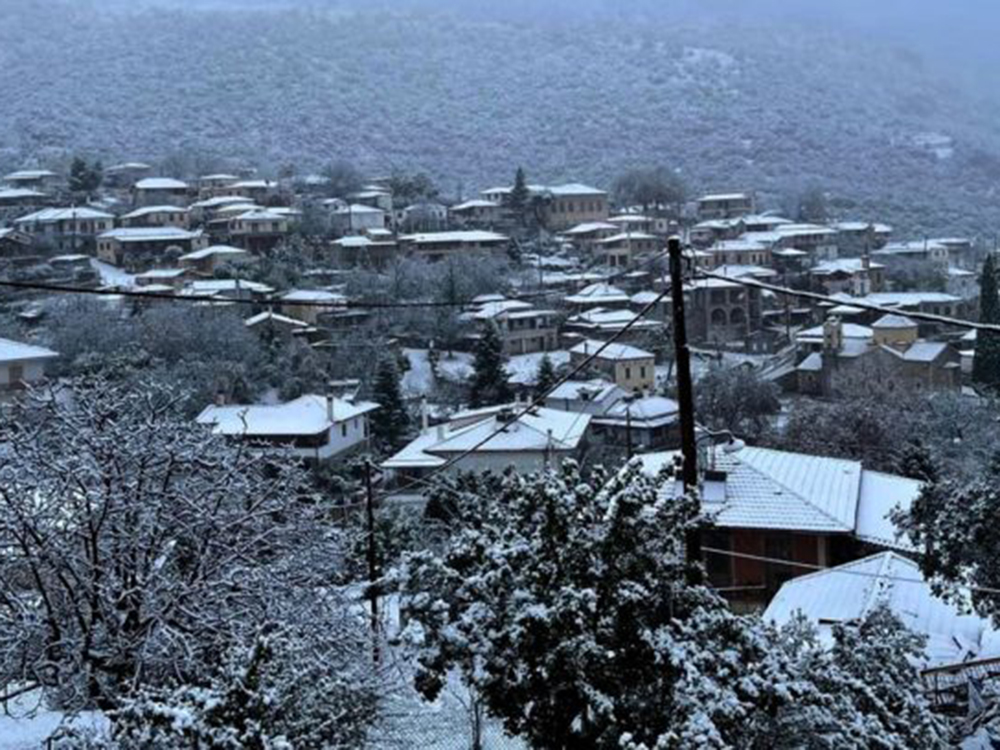 Χιονοπτώσεις στην Πελοπόννησο – πολλά σχολεία κλειστά