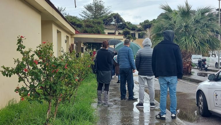 Δωδ/σα: Σε υψηλά επίπεδα παραμένουν τα κρούσματα Covid-19