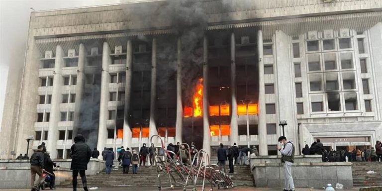 Καζακστάν: Δύο από τους 13 αξιωματούχους ασφαλείας που σκοτώθηκαν σε ταραχές στην Άλμα-Άτα βρέθηκαν αποκεφαλισμένοι