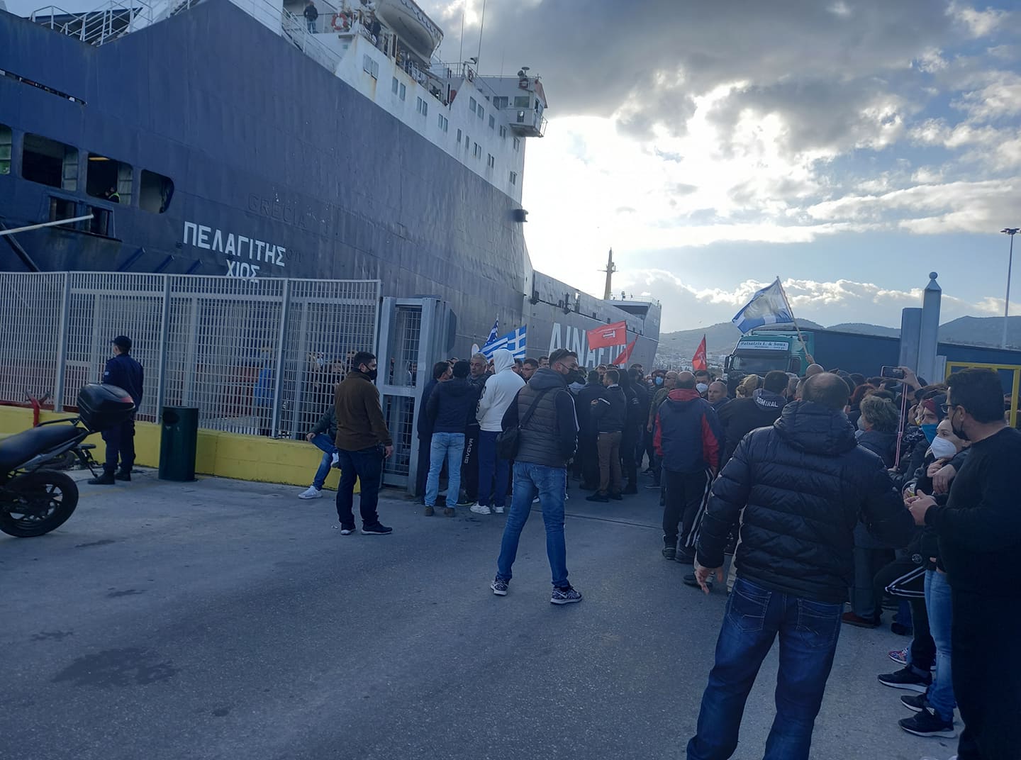 Διαμαρτυρίες σε Χίο και Λέσβο για τις νέες δομές φιλοξενίας μεταναστών