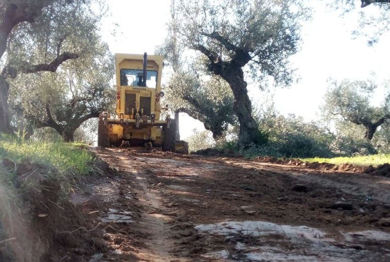 Καλαμάτα: Συνεχίζονται τα έργα αγροτικής οδοποιίας σε κοινότητες του δήμου