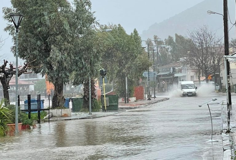 Πλημμυρισμένοι δρόμοι στην Αγριά Μαγνησίας – Διακοπή κυκλοφορίας προς τις Άσπρες Πεταλούδες (video)