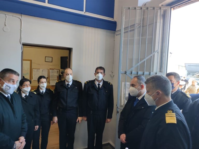 Στη Σάμο ο Γ. Πλακιωτάκης – Εύσημα στους άντρες του λιμενικού – Πόροι για έργα και μεταφορές
