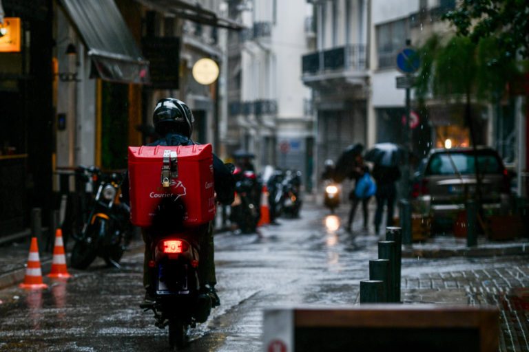 Κακοκαιρία «Ελπίδα» και εργαζόμενοι: Τι ισχύει όταν υπάρχει αδυναμία προσέλευσης – Οδηγίες της ΓΣΕΕ