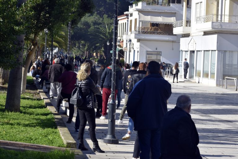 Ηλίας Μόσιαλος για Όμικρον: Προστασία μετά τους εμβολιασμούς, σοβαρότητα της νόσου και κυτταρική ανοσία