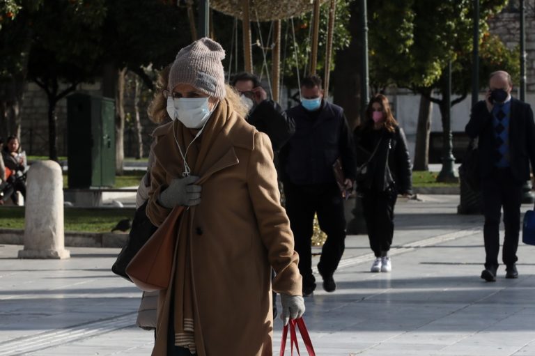 ‘Εφη Αχτσιόγλου: Δεν λύνονται με αυτόματο πιλότο τα εκρηκτικά  κοινωνικά προβλήματα