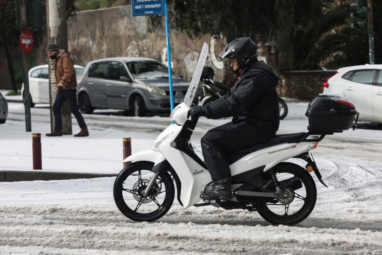 Κακοκαιρία «Ελπίδα»: Χρήσιμες συμβουλές για οδηγούς και πεζούς