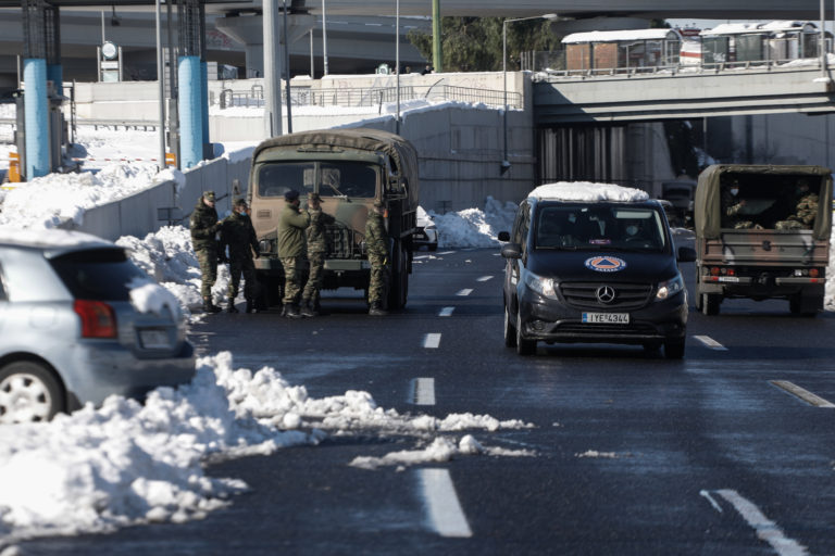 Κακοκαιρία «Ελπίδα»: Η Αττική μετρά τις πληγές της – «Μάχη» σε Αττική Οδό και κεντρικούς δρόμους