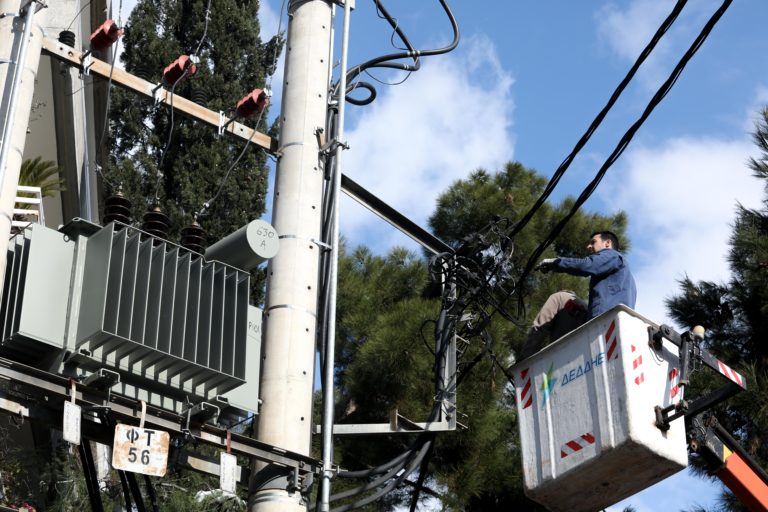 ΔΕΔΔΗΕ: Συνεχίζονται τα προβλήματα ηλεκτροδότησης σε Μαραθώνα και Κορωπί