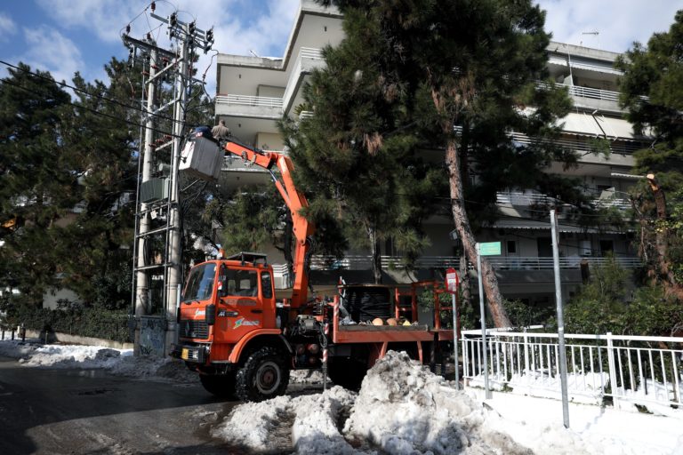 Παραμένουν τα προβλήματα στην ηλεκτροδότηση – Σε Χαλάνδρι, Παλλήνη, Βριλήσσια, Παιανία και Ν. Μάκρη τα πιο σοβαρά