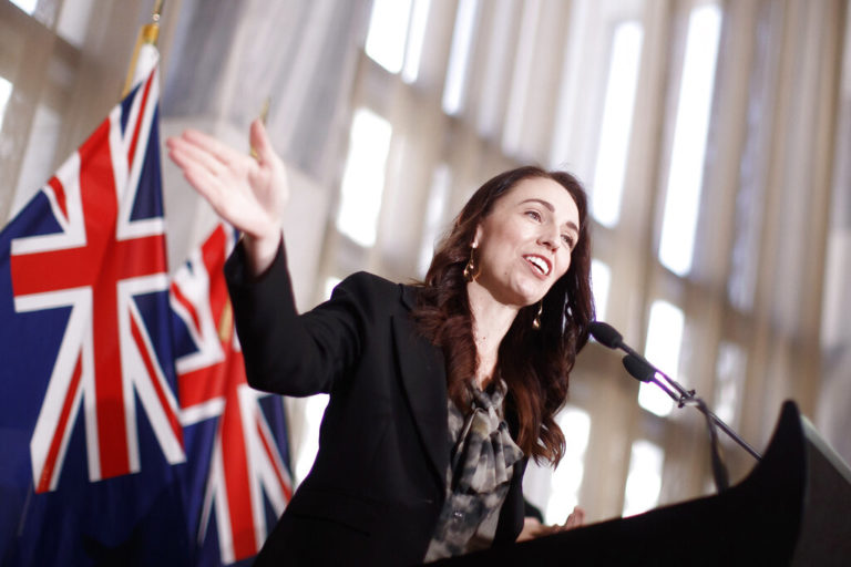 Η πρωθυπουργός της Ν. Ζηλανδίας ανέβαλε τον γάμο της λόγω της Όμικρον