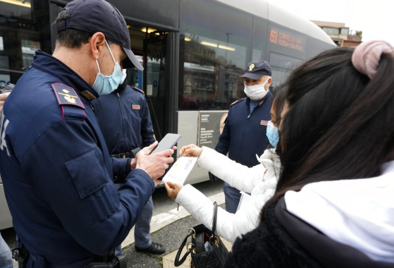 Ιταλία: Σενάριο απεριόριστης διάρκειας του Green Pass για τους πλήρως εμβολιασμένους – Νέα ταξιδιωτικά μέτρα