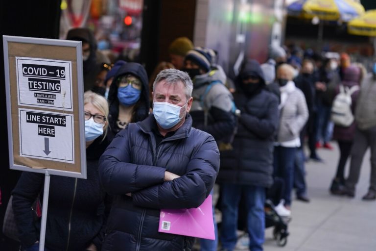 Το «τσουνάμι» της Όμικρον συνεχίζεται σε όλο τον κόσμο – Νέα παραλλαγή από το Καμερούν