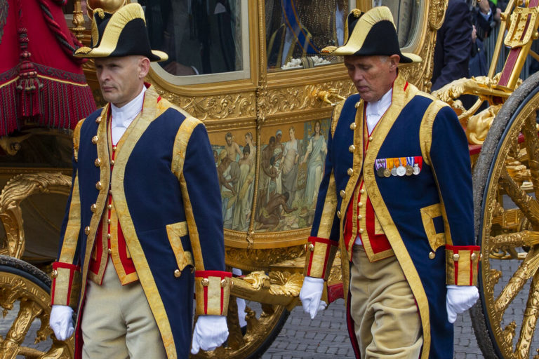 Ολλανδία: Ο βασιλιάς ανακοίνωσε ότι δεν θα χρησιμοποιήσει ξανά τη χρυσή άμαξα λόγω της ρατσιστικής διακόσμησής της