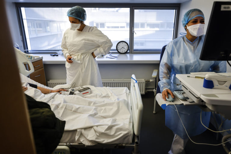 Γαλλία: Πάνω από 400.000 κρούσματα για 2η συνεχή μέρα