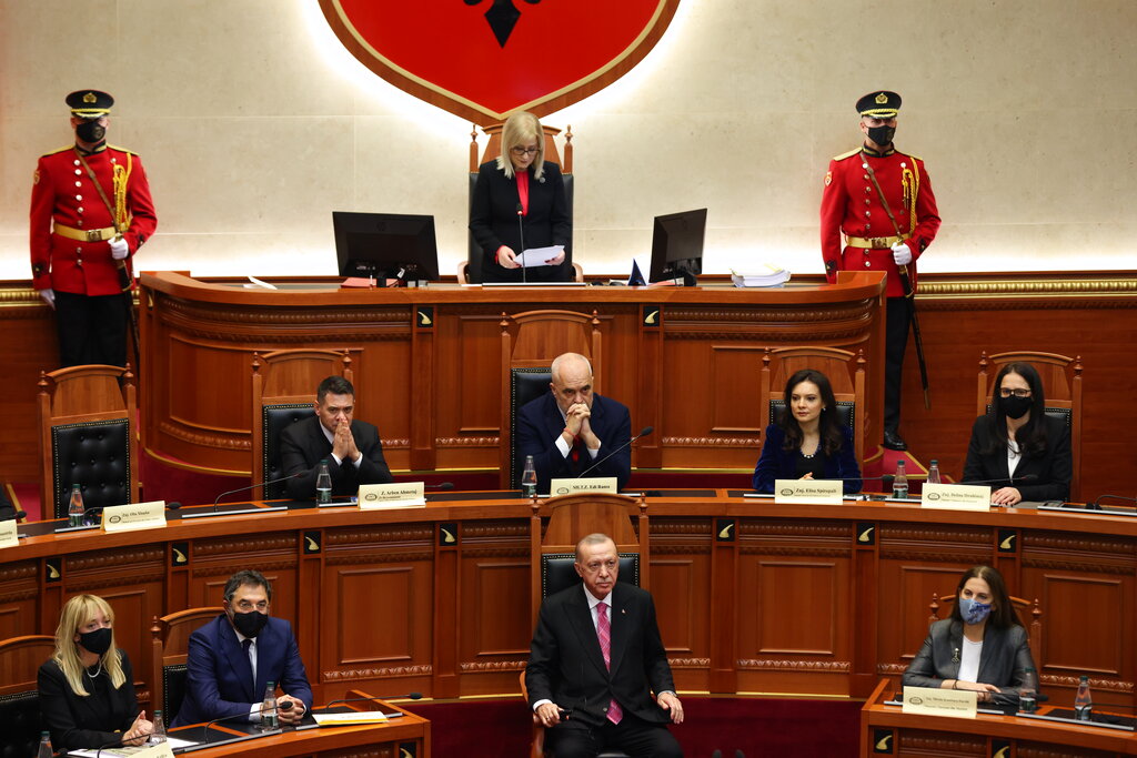 Η Αλβανία απορρίπτει το «τελεσίγραφο» του Ερντογάν