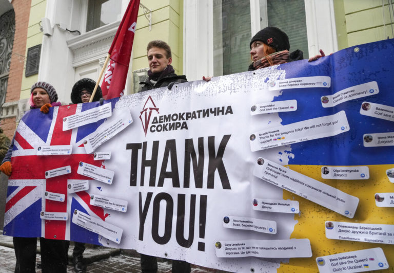 Kυβέρνηση μαριονέτα προσπαθεί να εγκαθιδρύσει η Ρωσία στην Ουκρανία, σύμφωνα με το Φόρεϊν Όφις