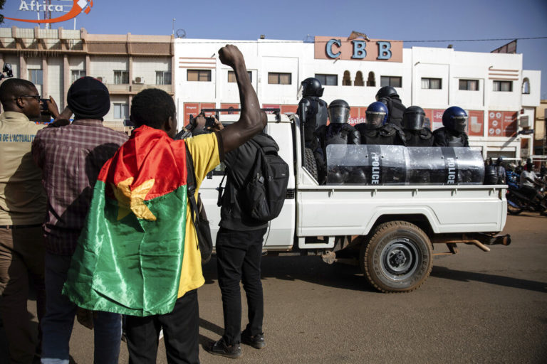 Μπουρκίνα Φάσο: Πυροβολισμοί ακούγονται από πολλά στρατόπεδα – Φόβοι για πραξικόπημα