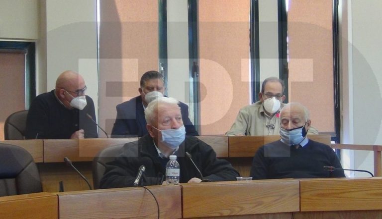 Χίος: Ο φόβος των αυξημένων κρουσμάτων κορονοϊού κρατά κλειστά τα σχολεία