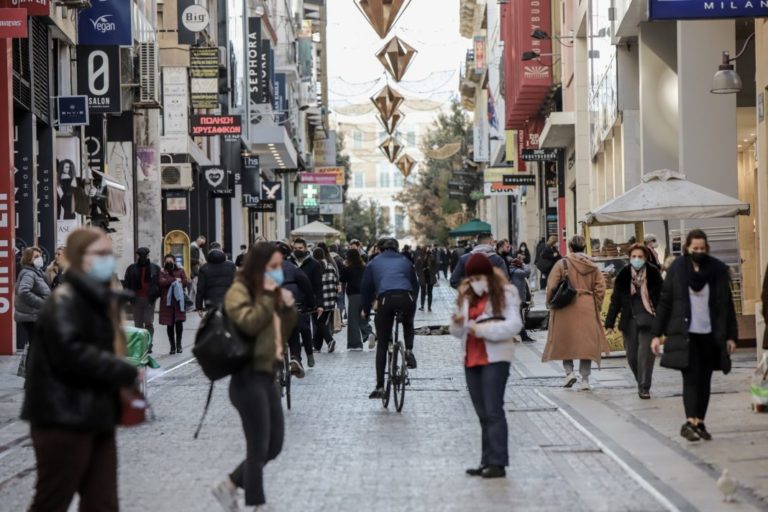 Επιμένουν οι σκληροί δείκτες της πανδημίας – Επέστρεψαν τα χαμόγελα σε εστίαση και ψυχαγωγία