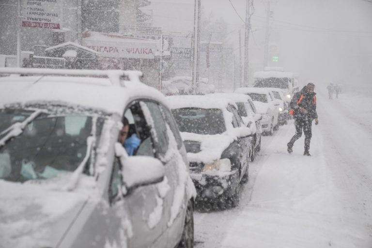 Έντονες αντιδράσεις της αντιπολίτευσης για την διαχείριση των προβλημάτων από την κακοκαιρία