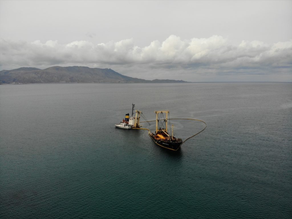 Επιχείρηση ανάκτησης του φορτίου του ναυαγίου στον κόλπο της Κισσάμου – Το κόστος θα επιβαρύνει το δημόσιο