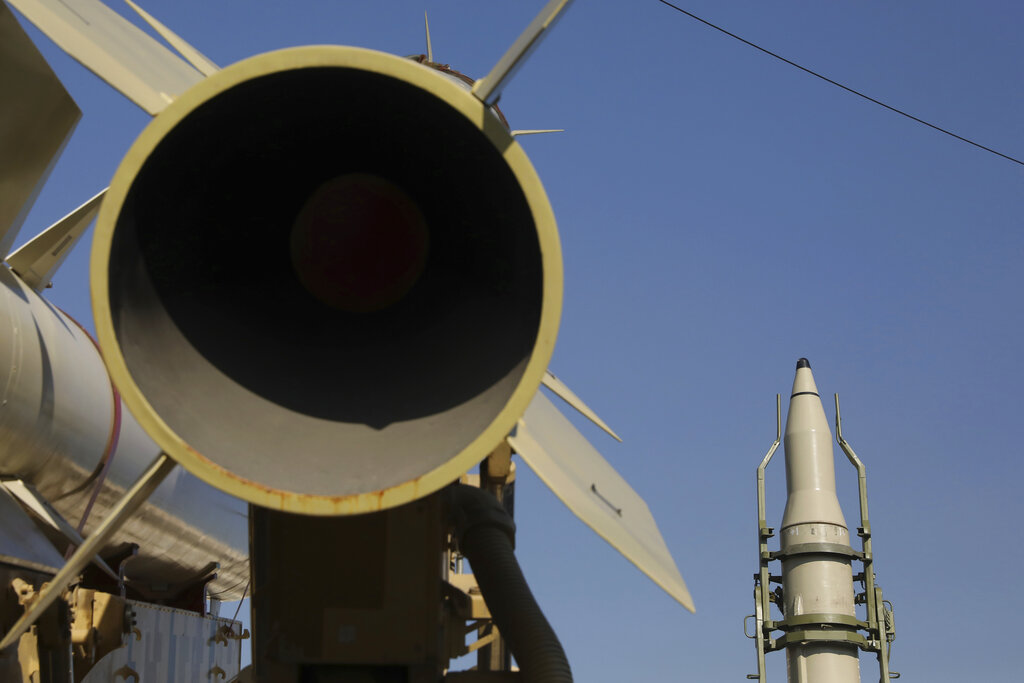Ιράν: «Επιτυχής» δοκιμή πυραύλου στερεού καυσίμου