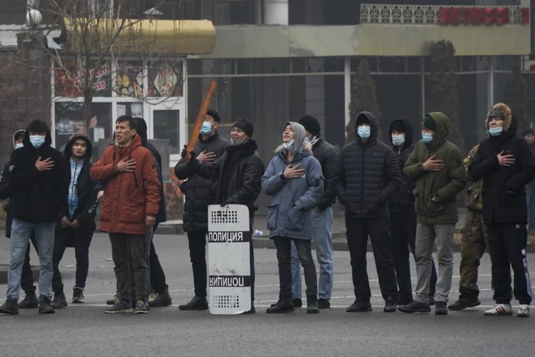 Καζακστάν: Πυροβολισμοί και φωτιά στο γραφείο του δημάρχου στο Αλμάτι – Διαδηλώσεις για το ακριβό φυσικό αέριο