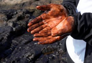 Περού: Πετρελαιοκηλίδα από το τσουνάμι στα νησιά Τόνγκα – Αποζημιώσεις από την ισπανική Repsol ζητά η κυβέρνηση του Περού