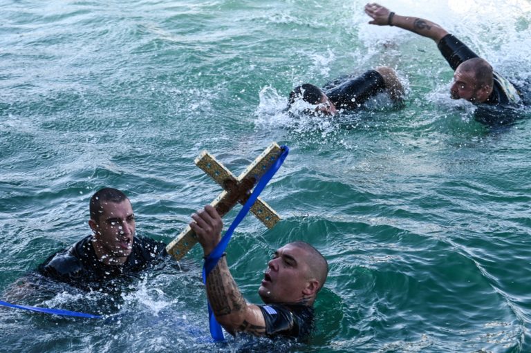 Ο εορτασμός των Θεοφανίων ανά την Ελλάδα – Μηνύματα Αρχιεπισκόπου και κομμάτων