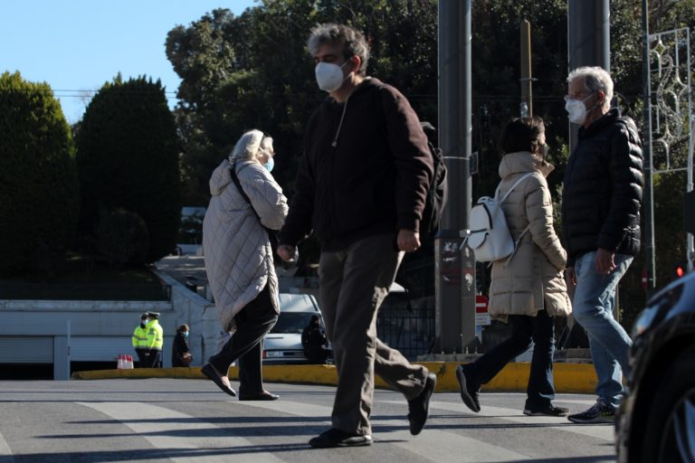 Ζητούμενο η κάμψη των «σκληρών δεικτών» και η εξέλιξη της πανδημίας παρά τις θετικές ενδείξεις