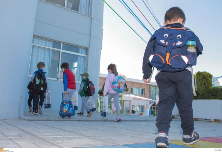 Κόντρα κυβέρνησης – αντιπολίτευσης  για το άνοιγμα των σχολείων (video)