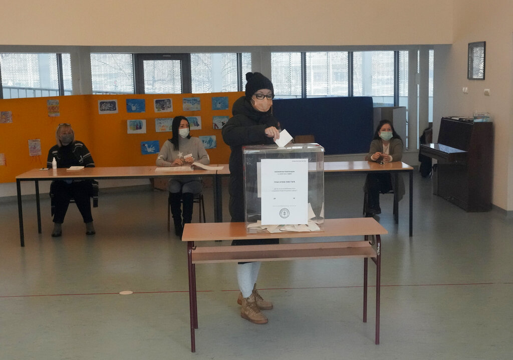 Σερβία: Μικρή η συμμετοχή στο δημοψήφισμα, υπερψηφίστηκε η αναθεώρηση του Συντάγματος