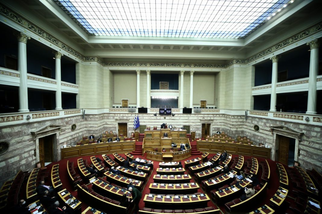 Τι «βλέπει» για την ελληνική οικονομία το Γραφείο Προϋπολογισμού του Κράτους στη Βουλή