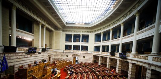 Στη Βουλή κατατέθηκε η τροπολογία για την επιδότηση καυσίμων