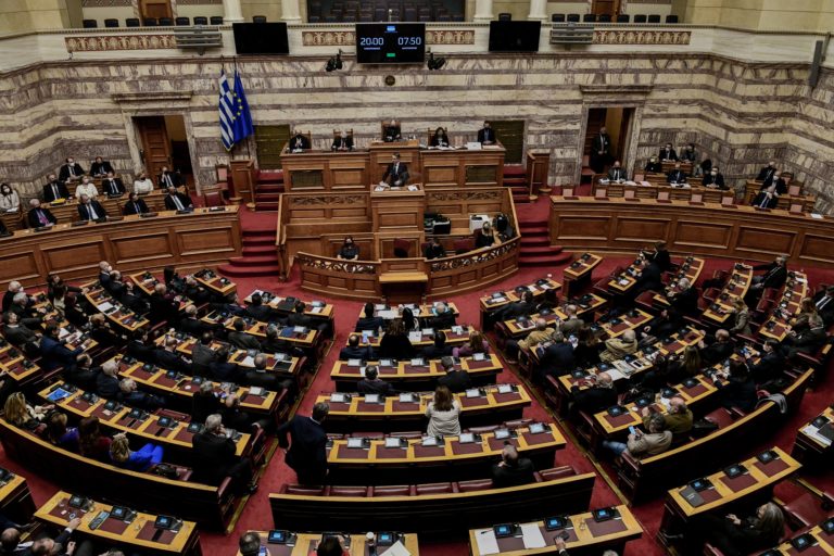 Πολιτική αντιπαράθεση στη Βουλή για την ελληνοαμερικανική αμυντική συμφωνία (video)