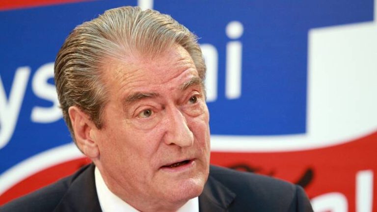 Συγκρούση Μπάσα – Μπερίσα για «τους πύργους στο χώρο του Δημοκρατικού Κόμματος (PD)»