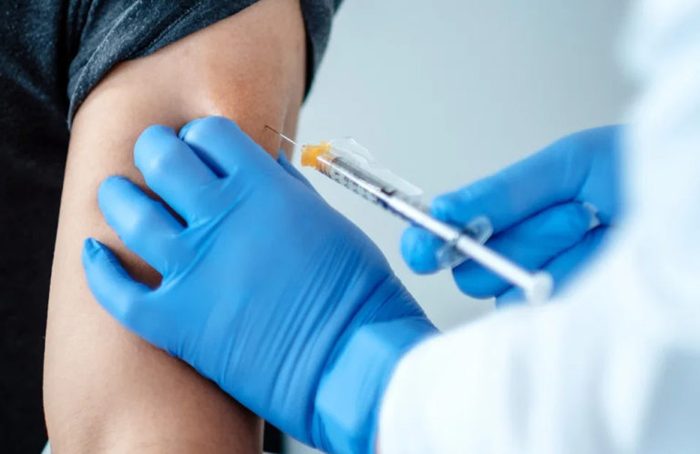 Λουκίδης: Τέταρτη δόση εμβολίου τον Οκτώβριο, ο πρώτος από τους τρεις άξονες της νέας στρατηγικής για την πανδημία (video)