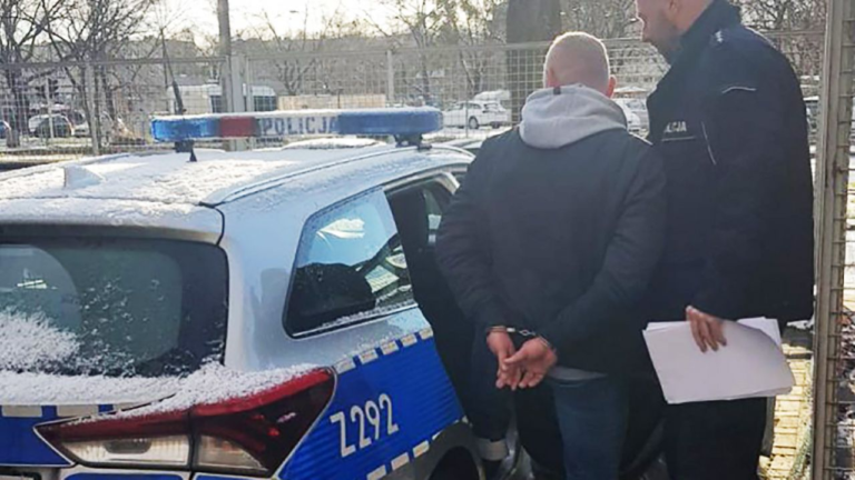 Συνέλαβαν δολοφόνο που διέφευγε για 20 χρόνια επειδή δεν φορούσε μάσκα
