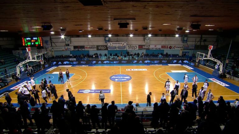Ηρακλής-Προμηθέας Πατρών: Προσωρινή διακοπή στον αγώνα, ζητήθηκε εκκένωση του γήπεδο από τους από τους φιλάθλους (vid)