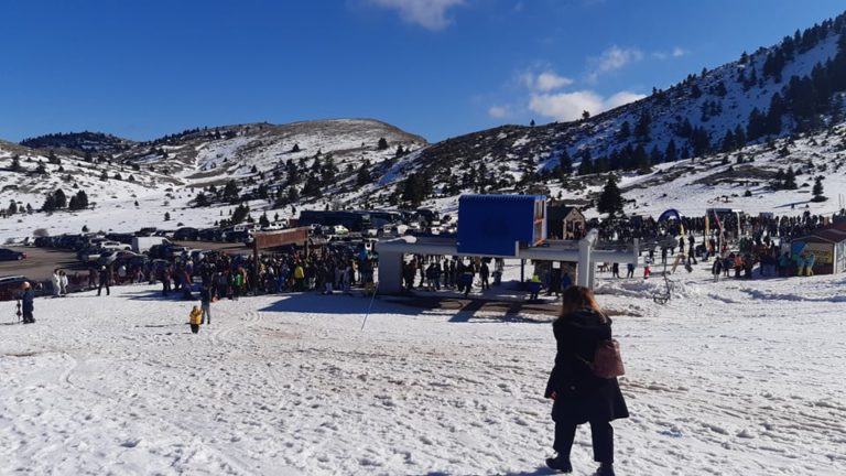 Καλάβρυτα: Χιλιάδες κόσμου στο χιονοδρομικό κέντρο