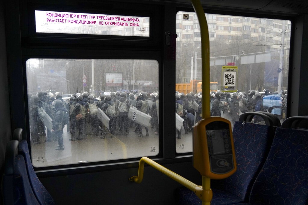 Χάος στο Καζακστάν – Aναφορές για δεκάδες νεκρούς και εκατοντάδες τραυματίες