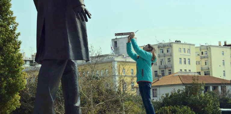 Το παιδί, η πόλη και τα μνημεία: Παρουσίαση εκπαιδευτικού οδηγού με οκτώ διαδρομές στην Αθήνα