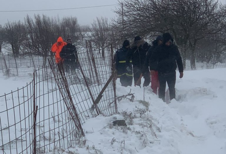 Λασίθι: Έμειναν όλη τη νύχτα στα χιόνια – Επιχείρηση απεγκλωβισμού το πρωί (βίντεο)