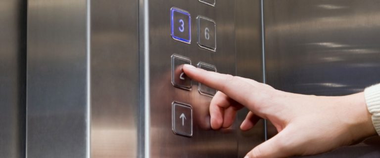 Ανελκυστήρες: Προς παράταση η έκδοση πιστοποιητικού για την ασφαλή λειτουργία τους (video)